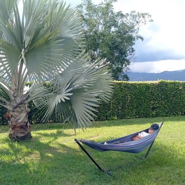 Hamaca Portátil Con Soporte Robusto Fácil Montaje Y Portabilidad