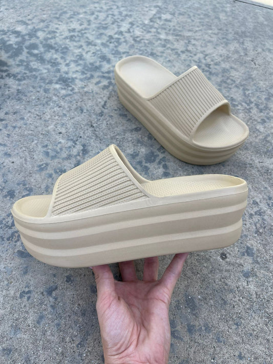Sandalia Slide Plataforma Nube Cómoda y Versátil para Mujer